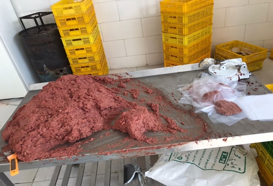 کارگاه تولید همبرگر غیربهداشتی